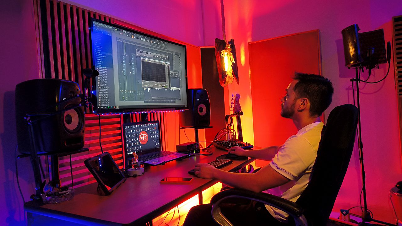 Rec Room Medellín: estudio musical con espacio de trabajo y producción de audio