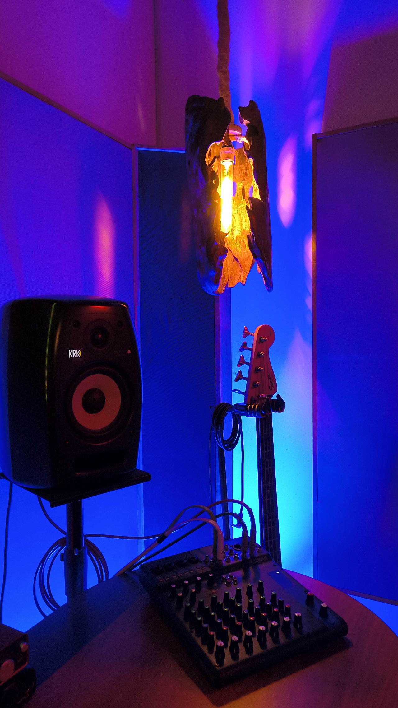 Rec Room Medellín: detalle del tratamiento acústico y control de reflexiones